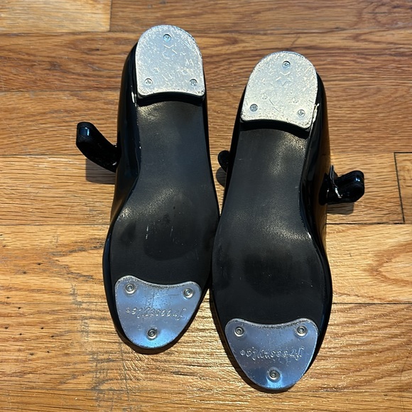 Danskin Freestyle Tap Shoes - Picture 4 of 5